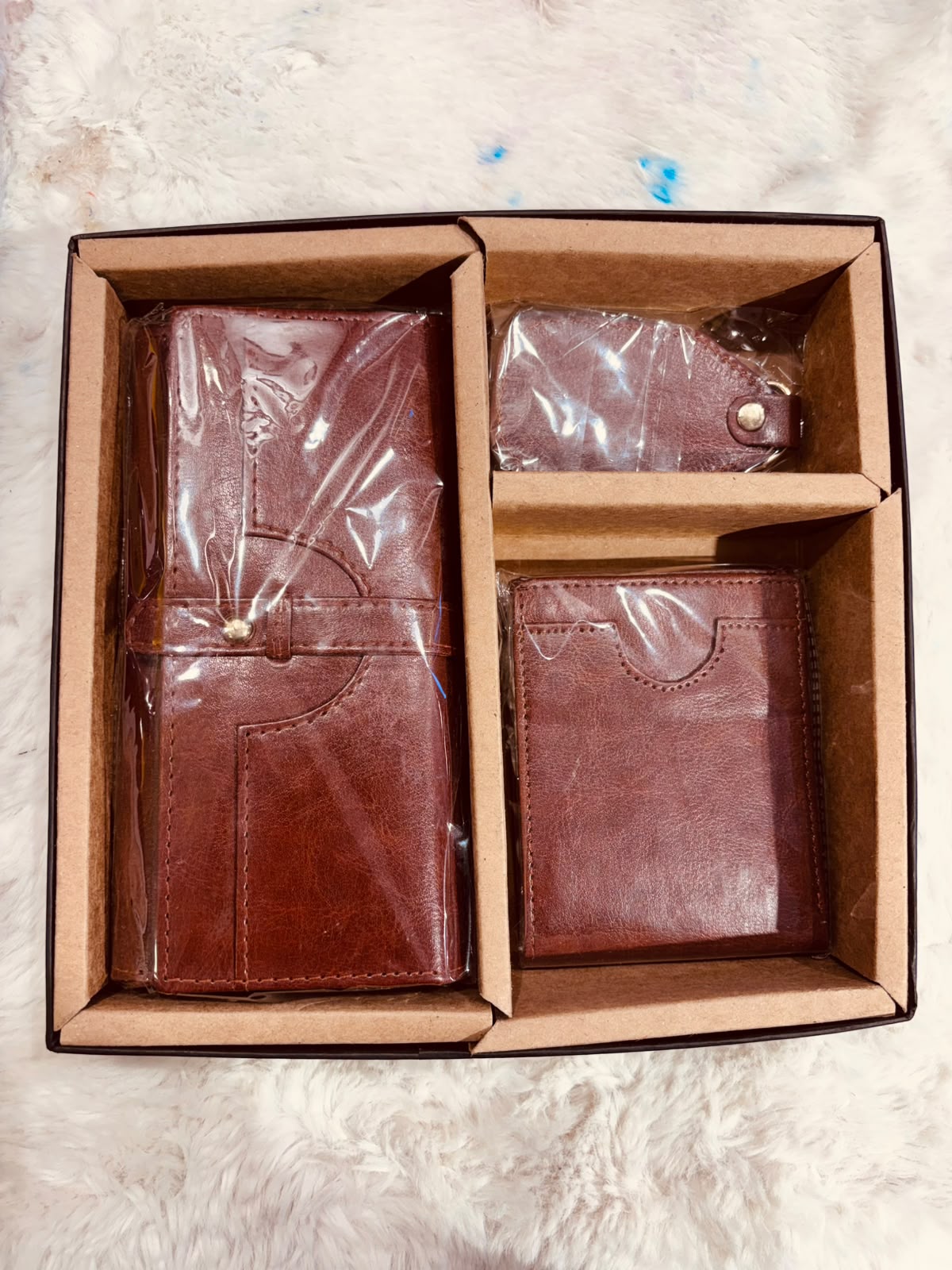 Premium Vintage Leather Wallet & Card Holder Gift Set And Keychain - view 1